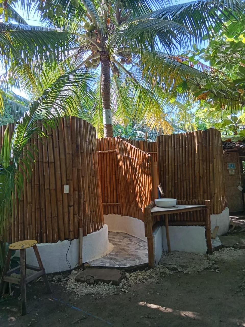 Georgia'S Neverland Hostel Logon Exterior photo